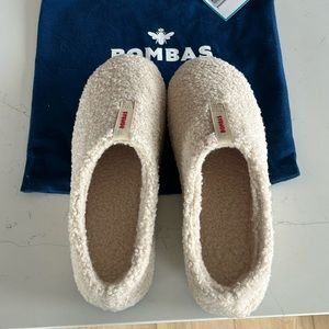 NWT Bombas indoor/outdoor Sherpa slippers